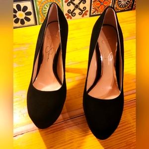 Beautiful, black velvet pumps